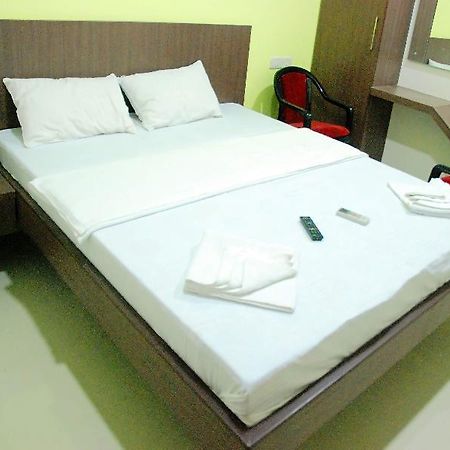 Hotel Pon Amutha Karūr Kültér fotó