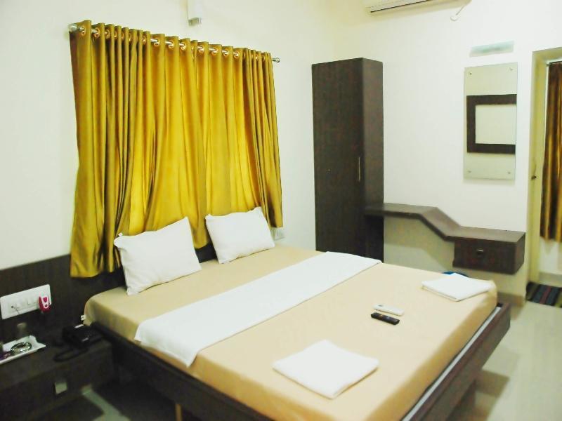 Hotel Pon Amutha Karūr Kültér fotó