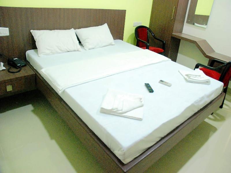 Hotel Pon Amutha Karūr Kültér fotó